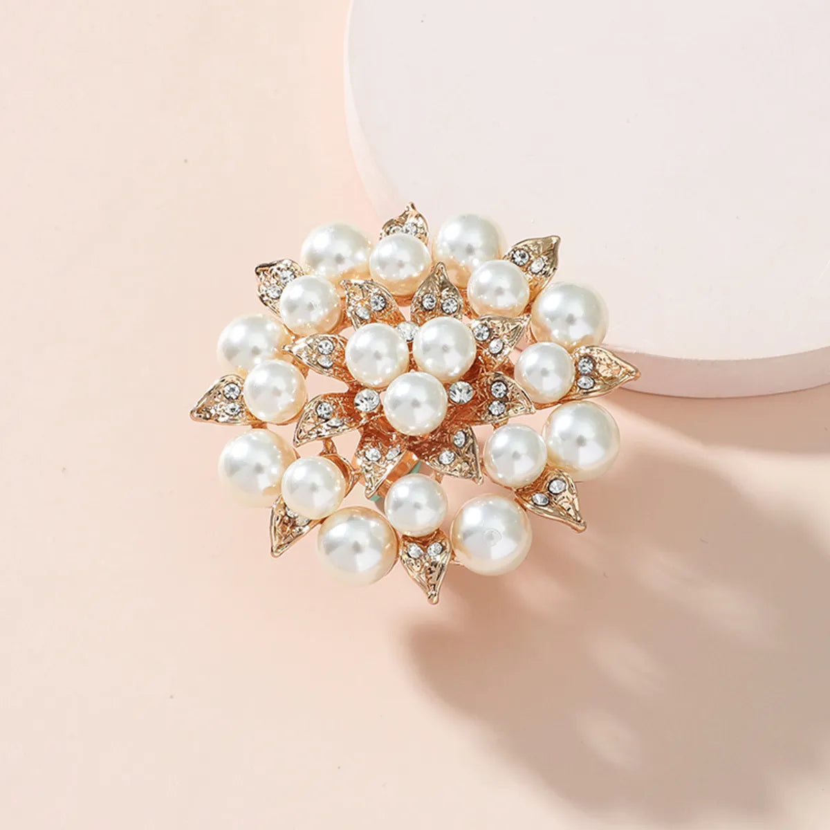 Exaggerated Flower Alloy Inlay Artificial Pearls Rhinestones Women'S Rings