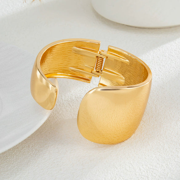Exaggerated Geometric Alloy Electroplated Bracelet