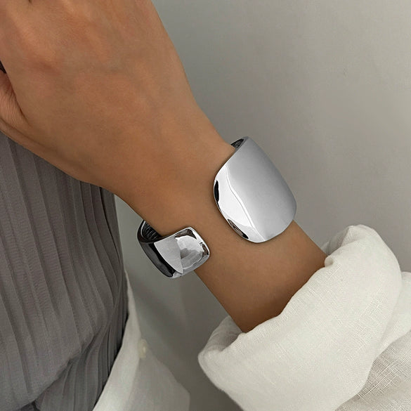 Exaggerated Geometric Alloy Electroplated Bracelet