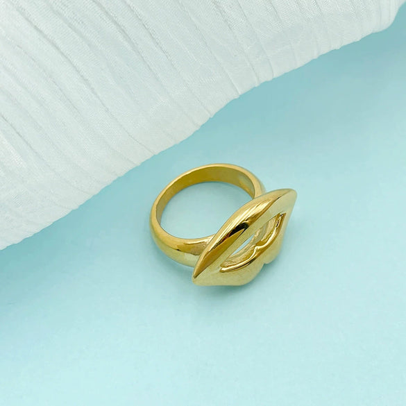 Exaggerated Geometric Lip Print Kiss Design Hollow Joker Ring Stainless Steel Jewelry With Electroplating