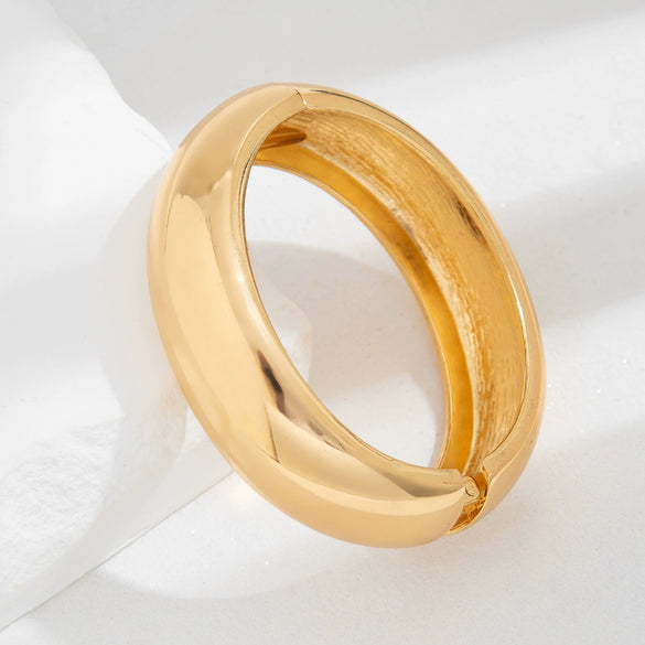 Exaggerated Geometric Metal Facet Electroplated Bracelet With Personality Design