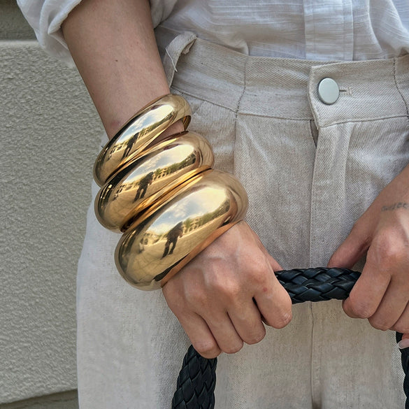 Exaggerated Geometric Round Wide Metal Bracelet With Electroplating