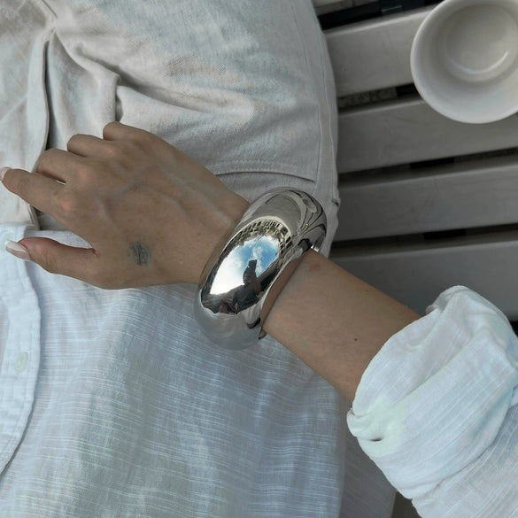 Exaggerated Geometric Round Wide Metal Bracelet With Electroplating