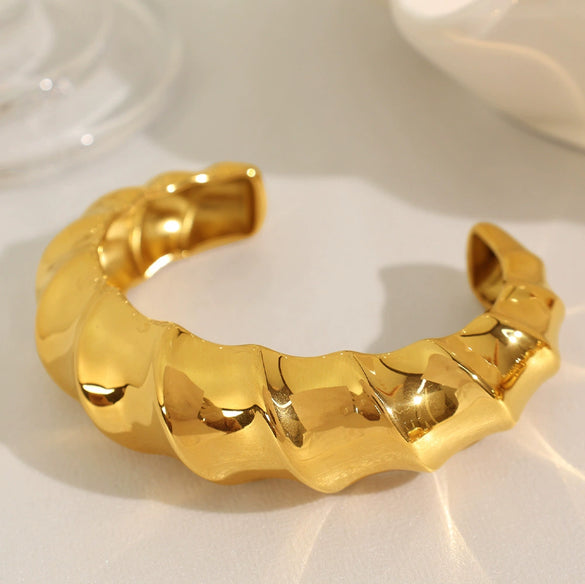 Exaggerated Heavy Industry Irregular Lava Texture Open 316L Stainless Steel Bracelet For Women With Electroplating Treatment And Geometric Style