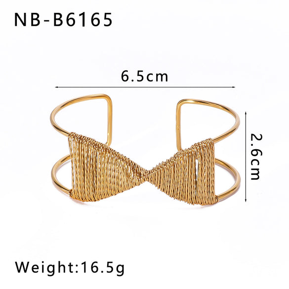 Exaggerated Hollow Flower Starfish Leaf Opening Women's Bracelet In Titanium And Stainless Steel With 18K Furnace Vacuum Plating