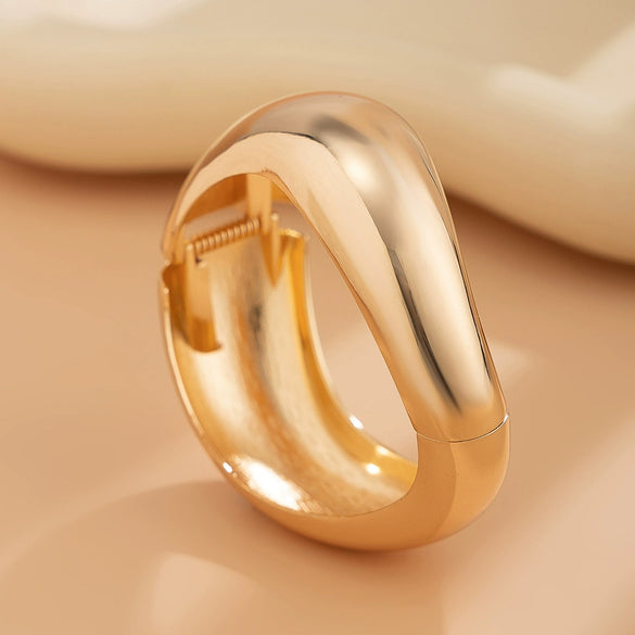 Exaggerated Irregular Curve Smooth Alloy Bracelet With Electroplating