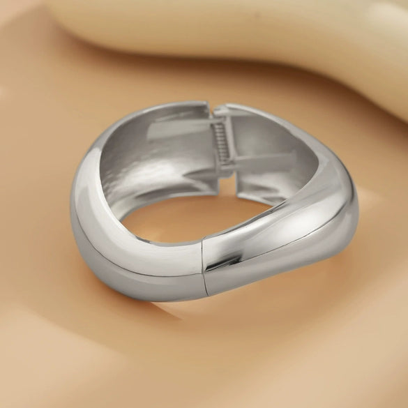 Exaggerated Irregular Curve Smooth Alloy Bracelet With Electroplating