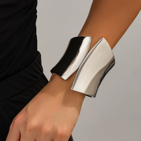 Exaggerated Irregular Smooth Zinc Alloy Electroplated Bracelet