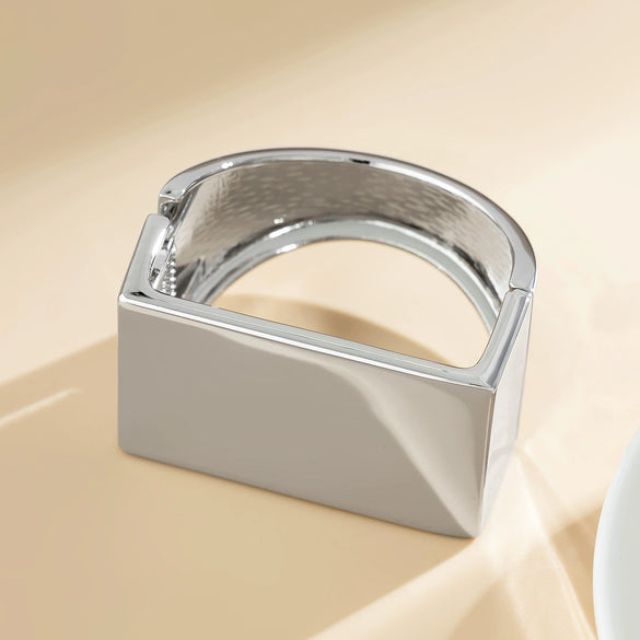 Exaggerated Irregular Square Alloy Bracelet With Electroplating