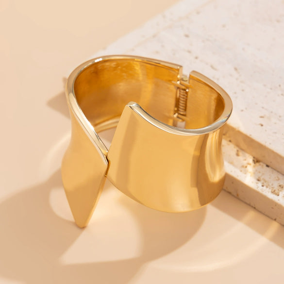 Exaggerated Irregular Square Alloy Bracelet With Electroplating