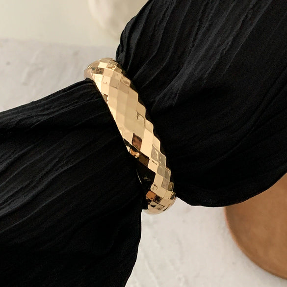 Exaggerated Metal Electroplated Irregular Water Drops Hug Bracelet