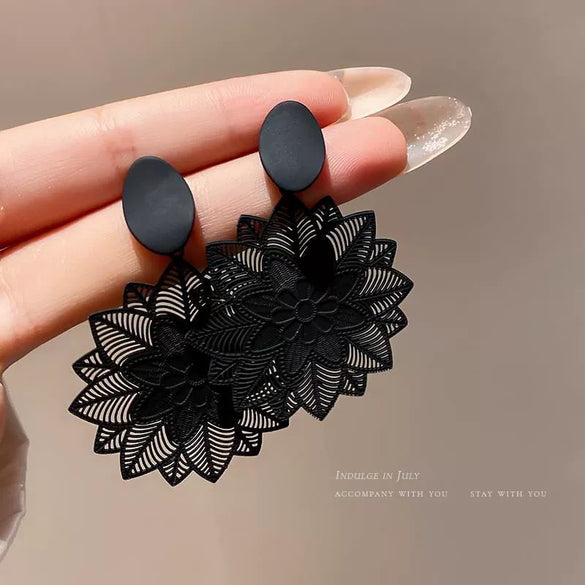 Exaggerated Mori Style Black Flower Earrings For Women Alloy Electroplated Ear Jewelry