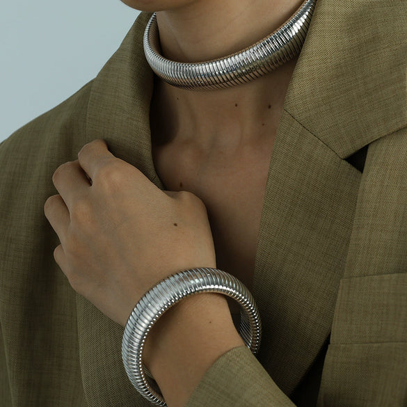 Exaggerated Retro Thread Pattern 316L Stainless Steel Necklace And Bracelet Set With Electroplating Design