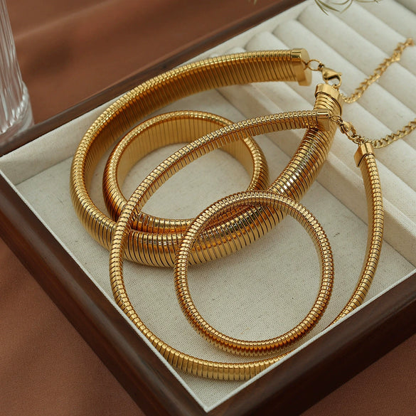 Exaggerated Retro Thread Pattern 316L Stainless Steel Necklace And Bracelet Set With Electroplating Design