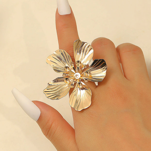 Exaggerated Stylish Geometric Metal Flower Leaf Alloy Ring For Women With Electroplating