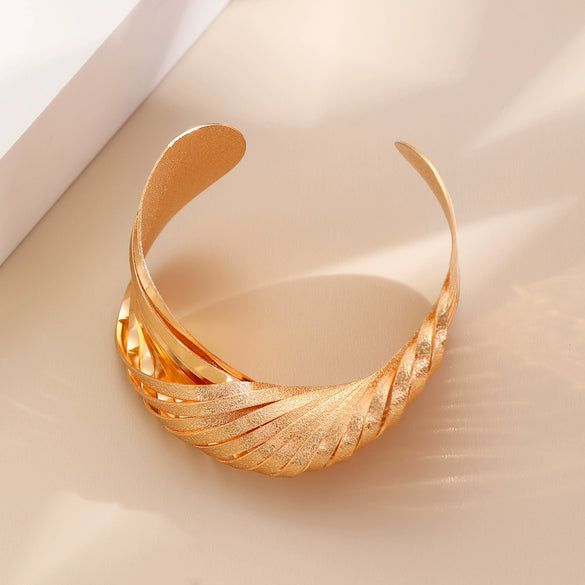Exaggerated Twisted Alloy Bracelet Women's Fashion Punk Hiphop Style With Electroplating