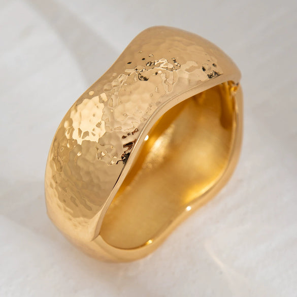 Exaggerated Widebrimmed Glitted Hammer Irregular Alloy Bracelet Electroplated