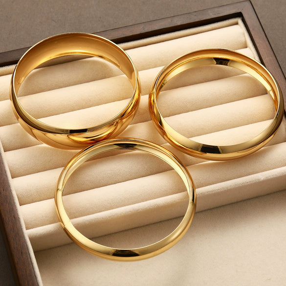Exaggerated Widefaced Closedmouth Plain Ring And Gold Bracelet Threepiece Set Of Jewelry In Alloy With Electroplating