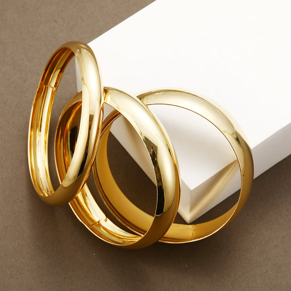 Exaggerated Widefaced Closedmouth Plain Ring And Gold Bracelet Threepiece Set Of Jewelry In Alloy With Electroplating