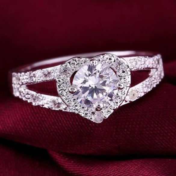 Fashion Alloy Heart Shaped Ring For Women Simple Electroplated Geometric Heart Jewelry With Diamond Accent Couple Style