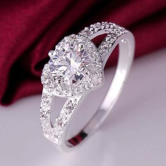 Fashion Alloy Heart Shaped Ring For Women Simple Electroplated Geometric Heart Jewelry With Diamond Accent Couple Style