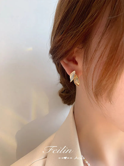 Fashion Alloy Leaf Pearl Tassellong Earrings Wholesale