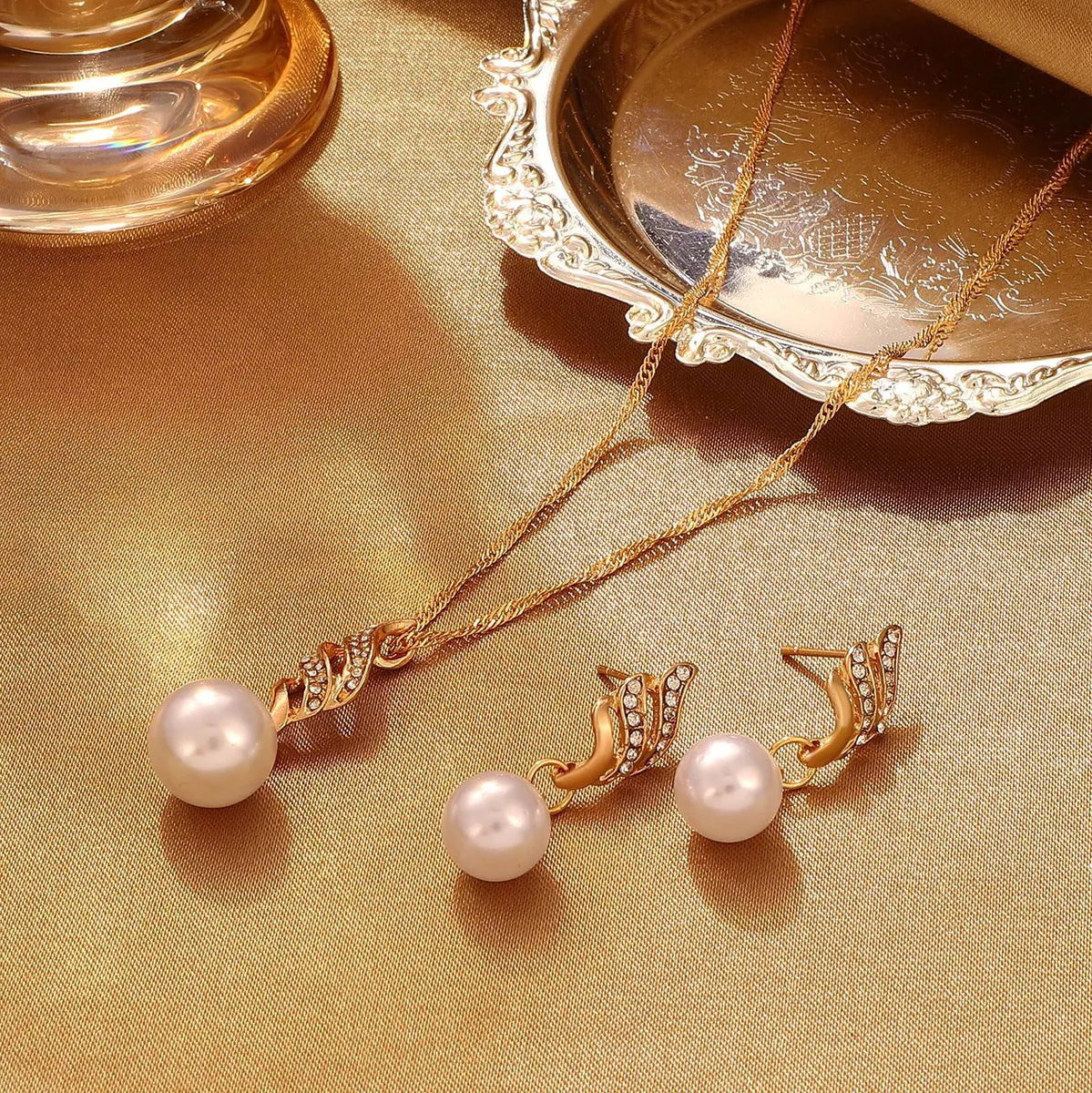 Fashion Alloy Pearl Diamond Earrings Necklace Set