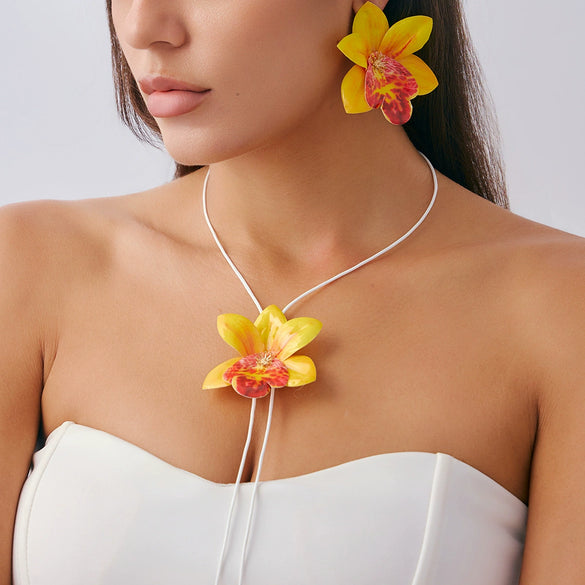 Fashion Artificial Flower Necklace Choker Handmade With Skin Wax Thread And Fabric Flowers
