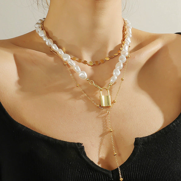 Fashion Baroque Imitation Pearl Alloy Pendant Collarbone Necklace For Women With Geometric Design