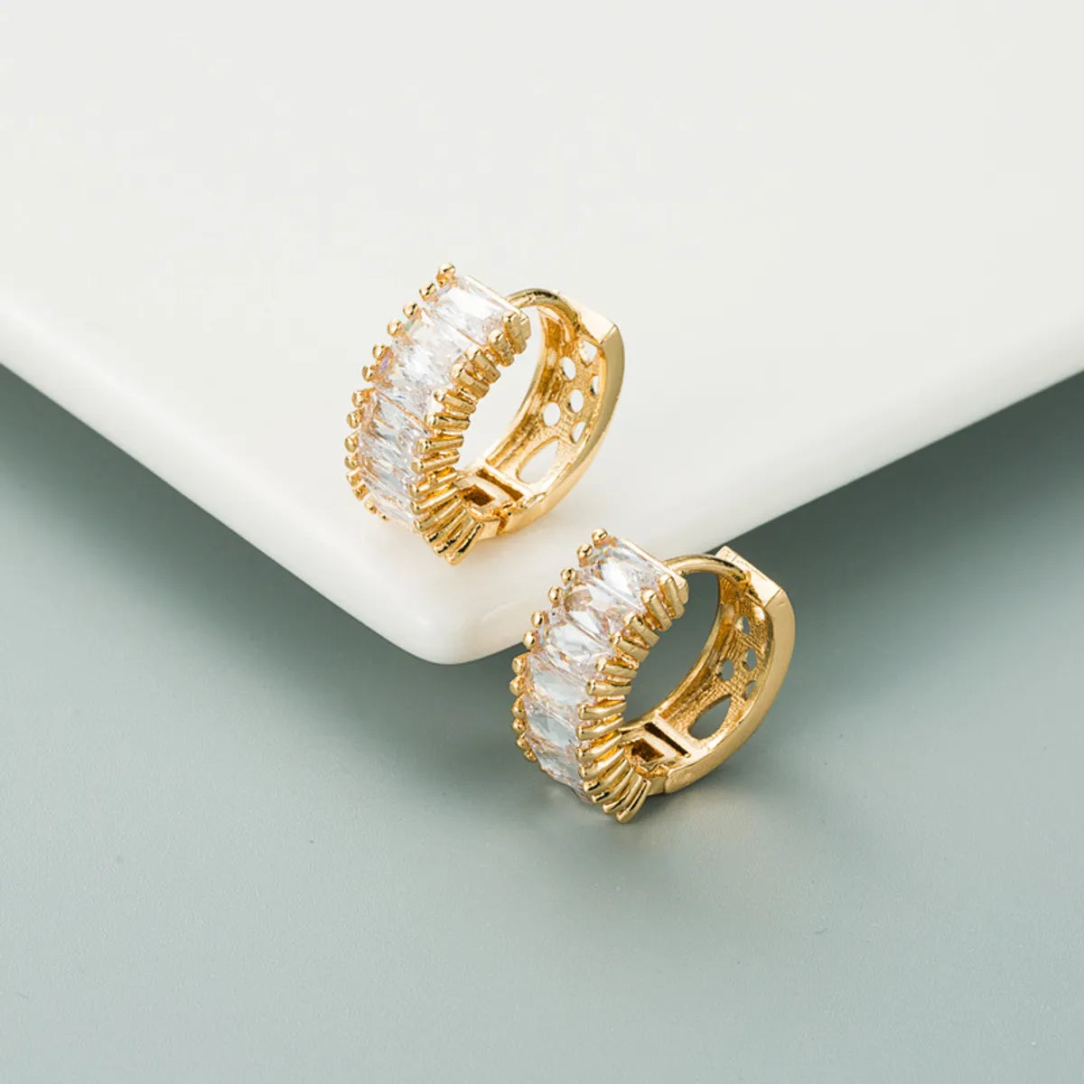 Fashion Brass Simple Zircon Earrings