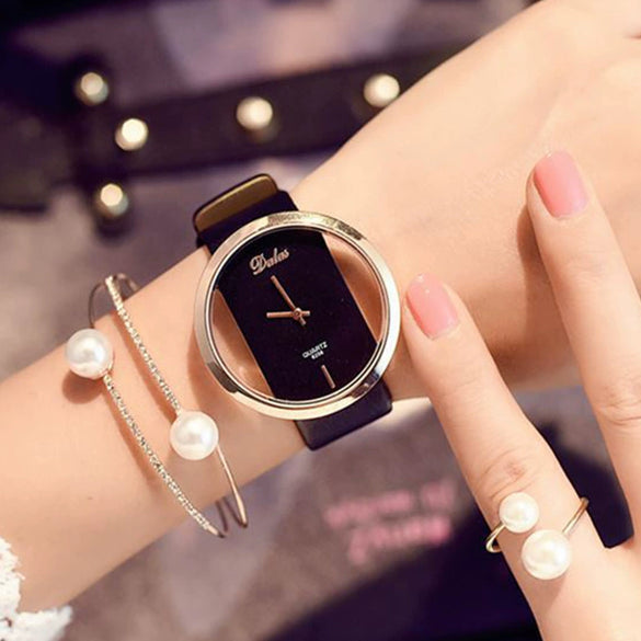 Fashion Business Casual Imitation Watch Alloy And Pu Material Round Dial