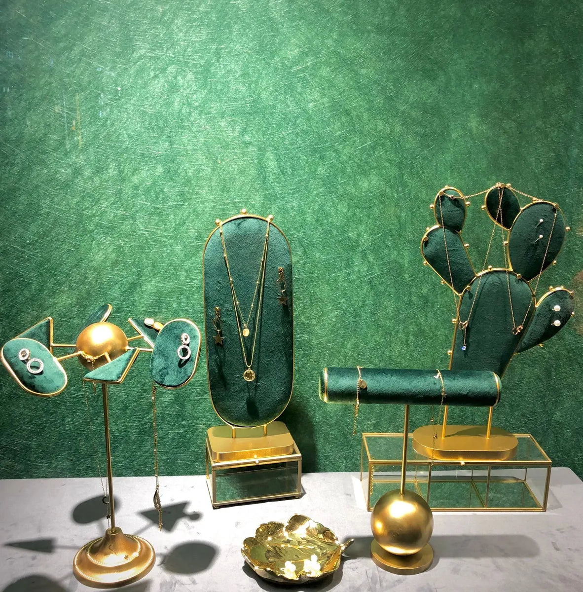 Fashion Cactus Metal Jewelry Rack 1 Piece