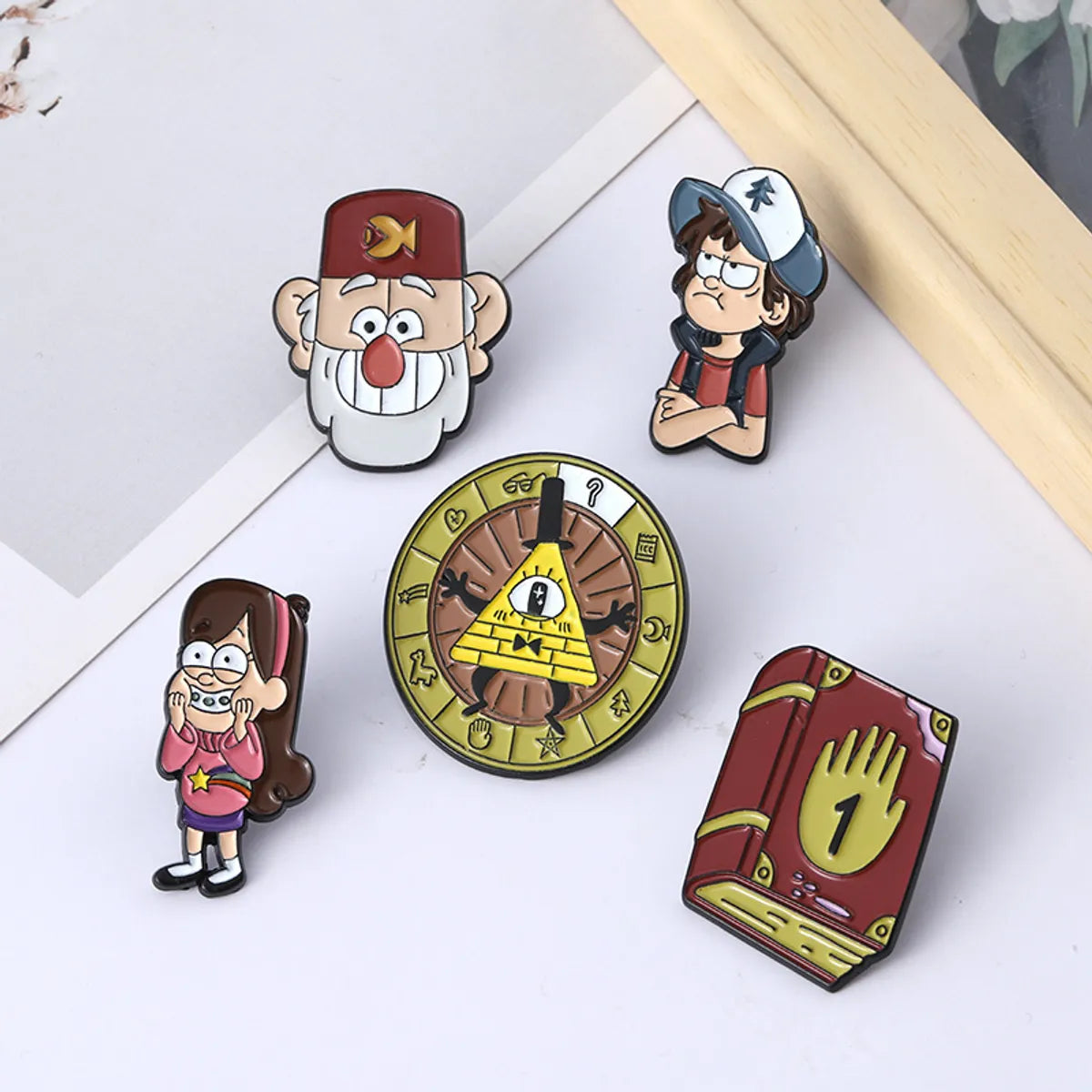 Fashion Cartoon Character Alloy Enamel Unisex Brooches