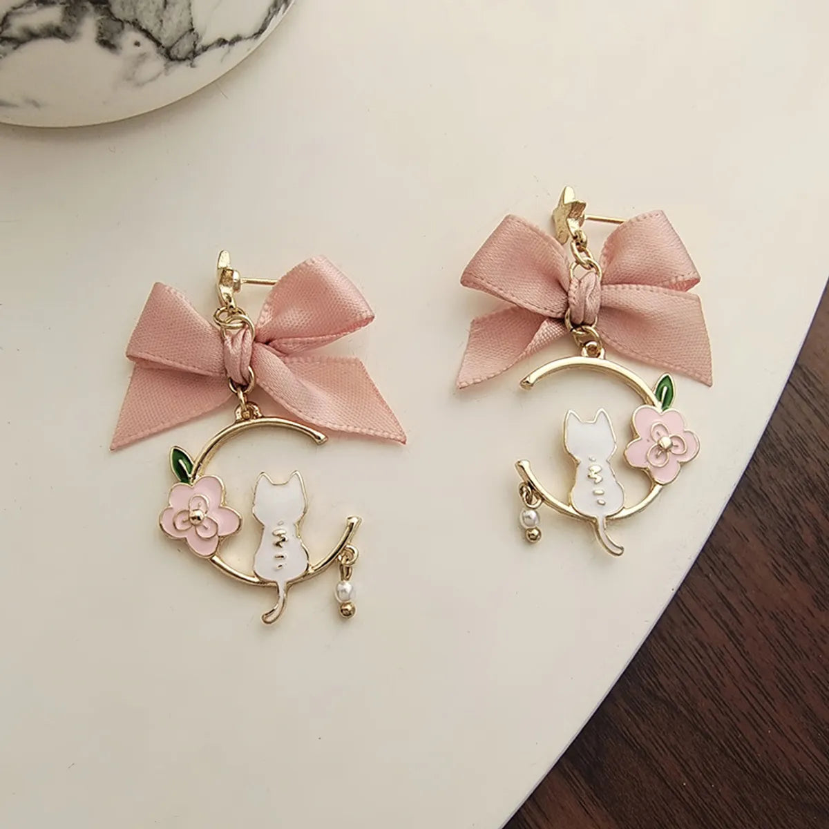 Fashion Cat Bow Knot Alloy Enamel Pearl Plating Women's Drop Earrings 1 Pair