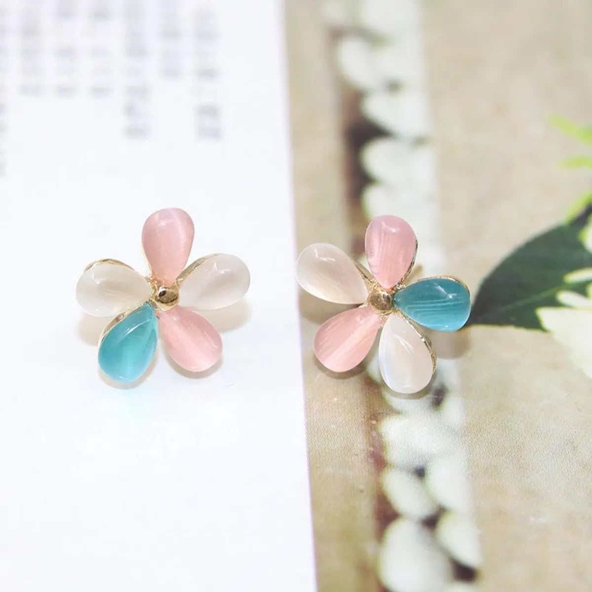 Fashion Cat's Eye Flower Earrings Women Sweet Five Petal Flower Earrings