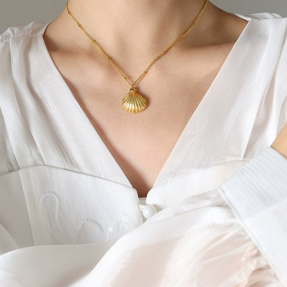 Fashion Commuter Travel Jewelry Scallop Pendant Necklace 316L Stainless Steel Gold Plated Electroplated