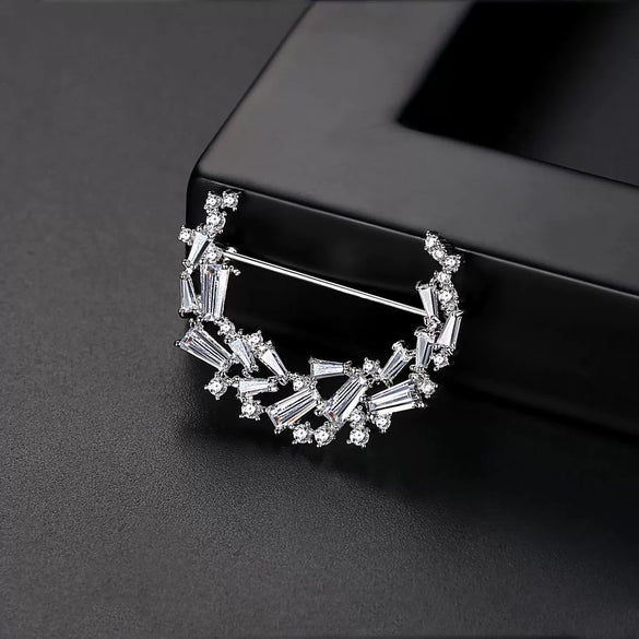 Fashion Copper Brooch Pin Geometric Crescent Design With Inlaid Zircon Electroplated Clothing Accessory For Women