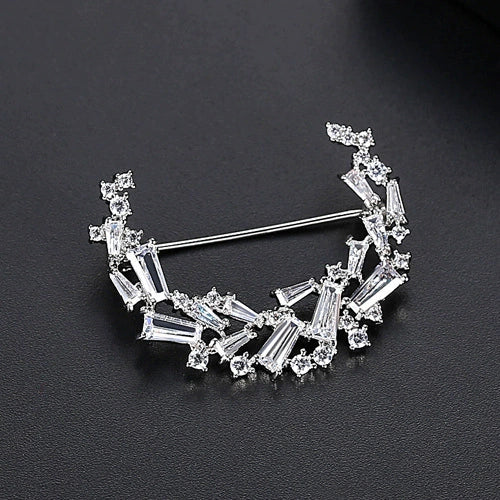 Fashion Copper Brooch Pin Geometric Crescent Design With Inlaid Zircon Electroplated Clothing Accessory For Women