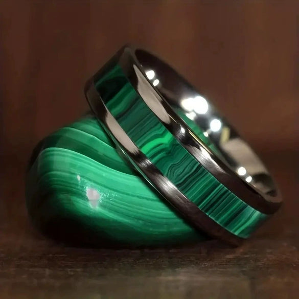 Fashion Creative Silver Green Emperor Stainless Steel Ring With Geometric Style And Electroplating Treatment