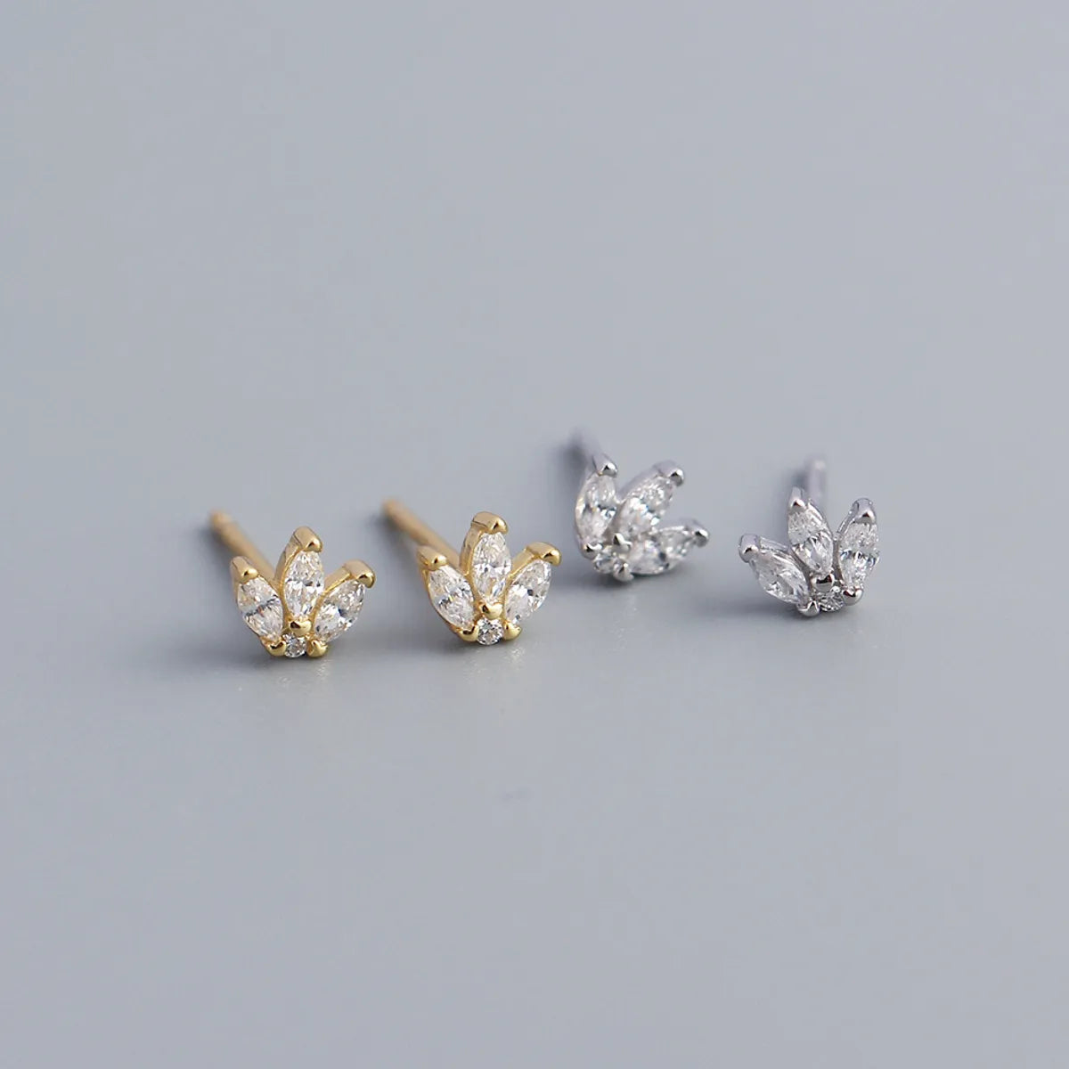 Fashion Crown Sterling Silver Rhinestones Ear Studs 1 Pair