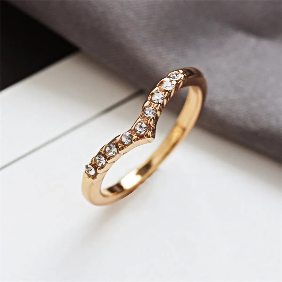 Fashion Diamond-Studded V-Shaped Ring Nhdp154418