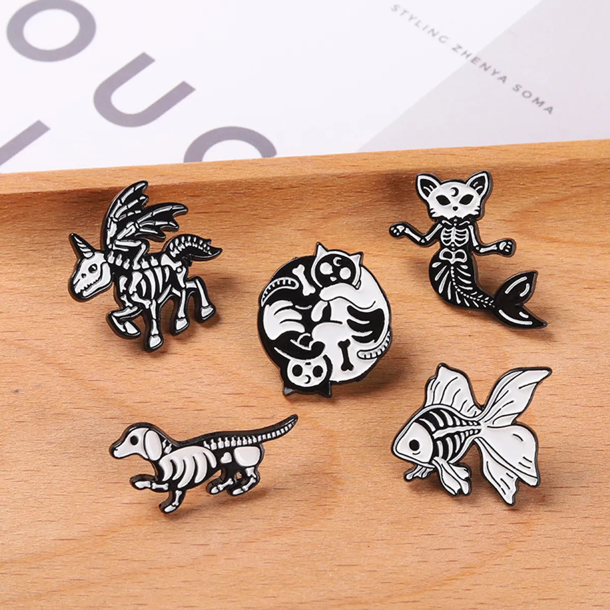 Fashion Dog Fish Alloy Stoving Varnish Brooches