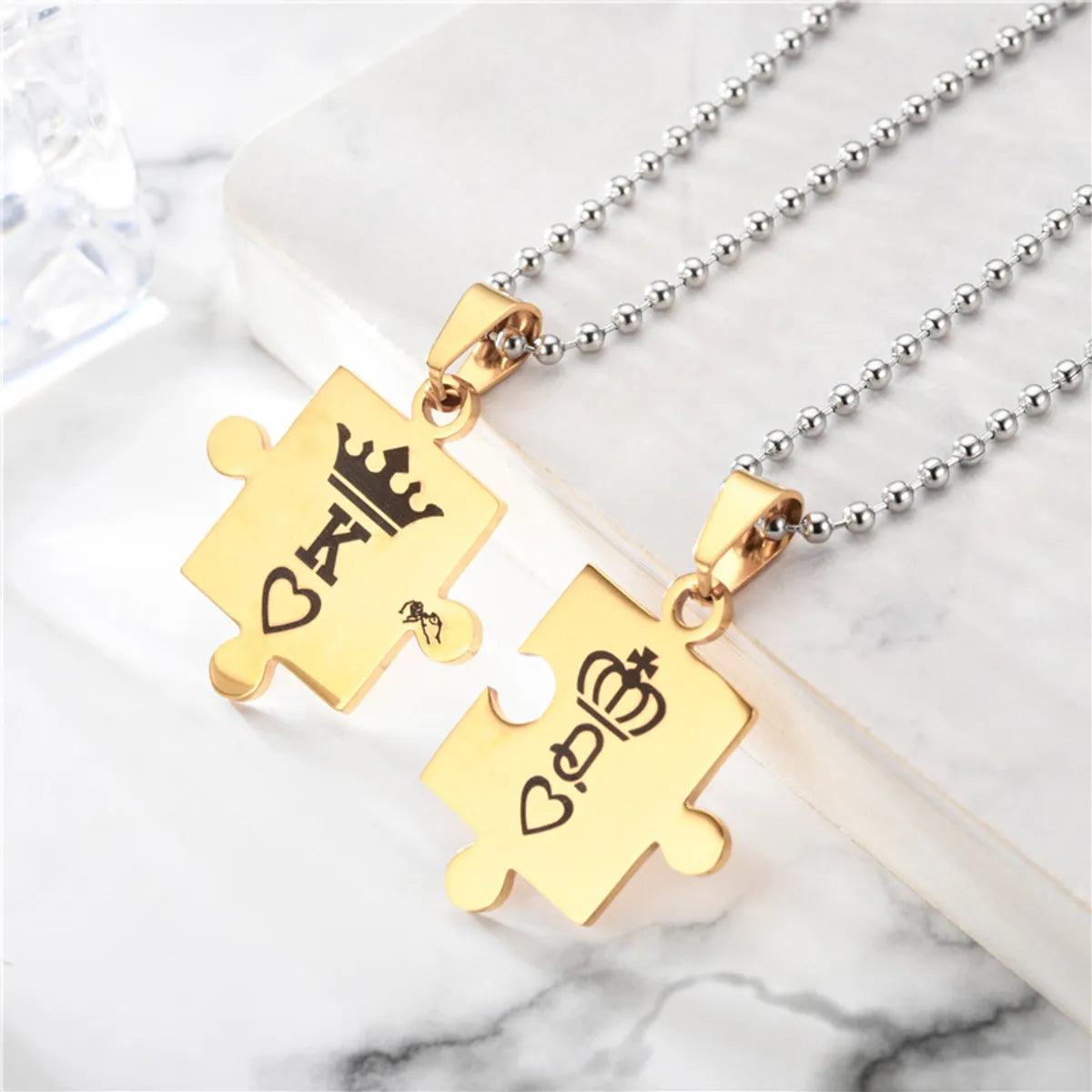 Fashion Fashion Ornament Stainless Steel Couple K Q Crown Necklace Set