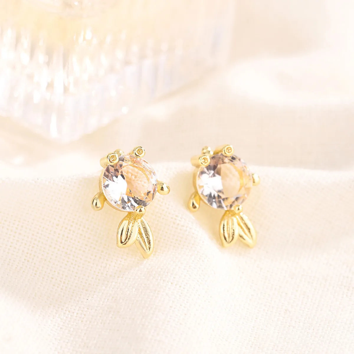 Fashion Fish Copper Inlay Zircon Ear Studs 1 Pair