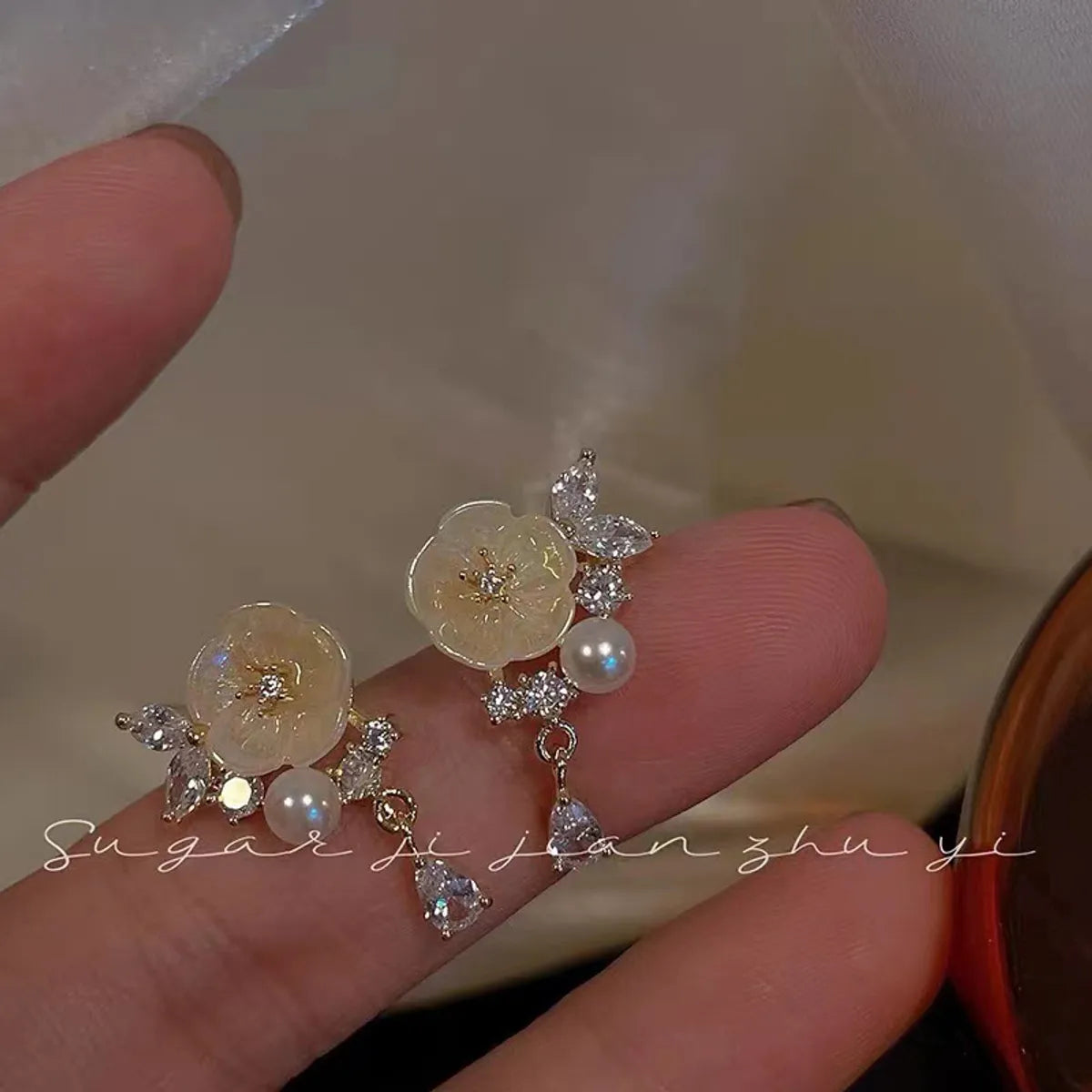 Fashion Flower Alloy Artificial Gemstones Unisex Earrings 1 Pair