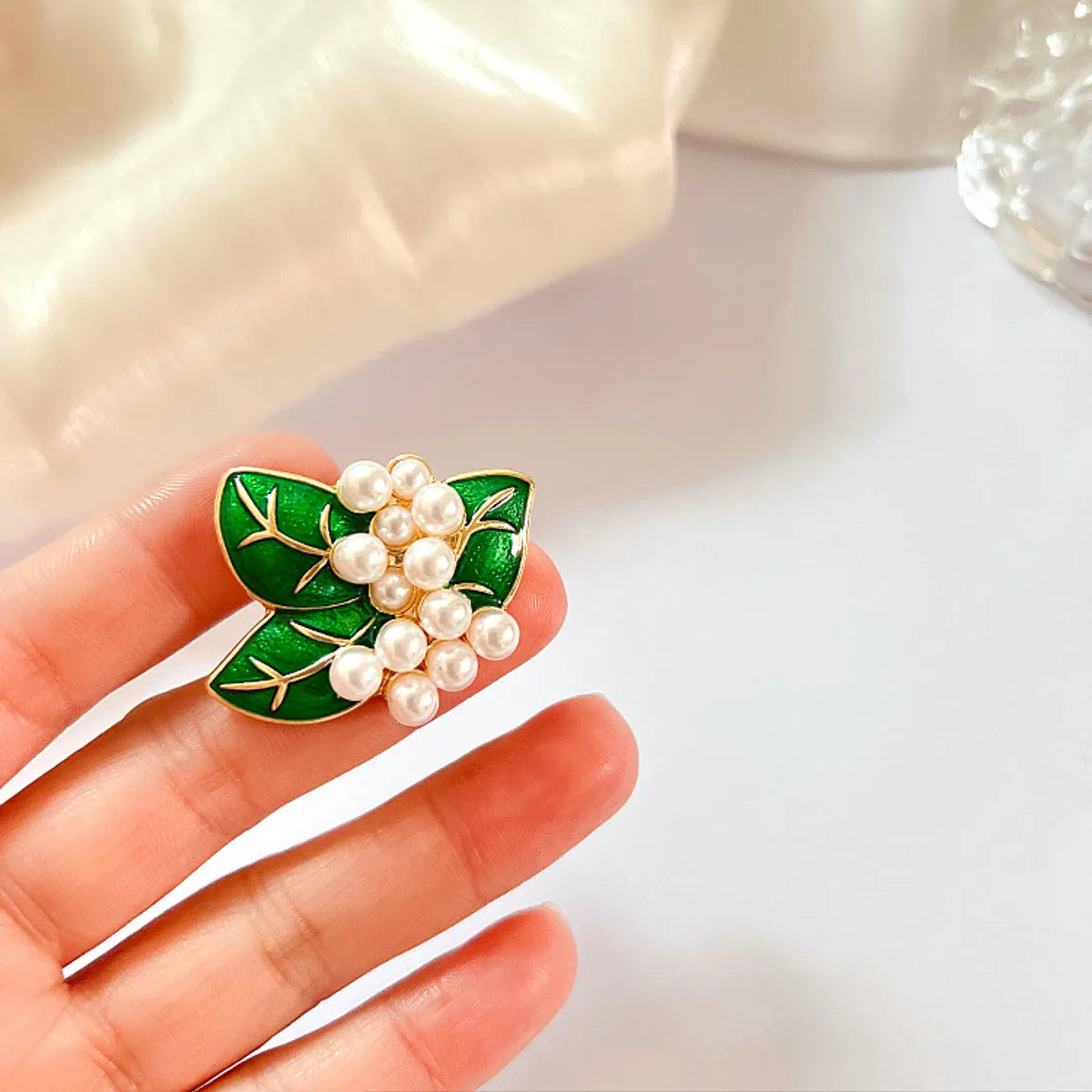 Fashion Flower Alloy Plating Artificial Pearls Women'S Brooches