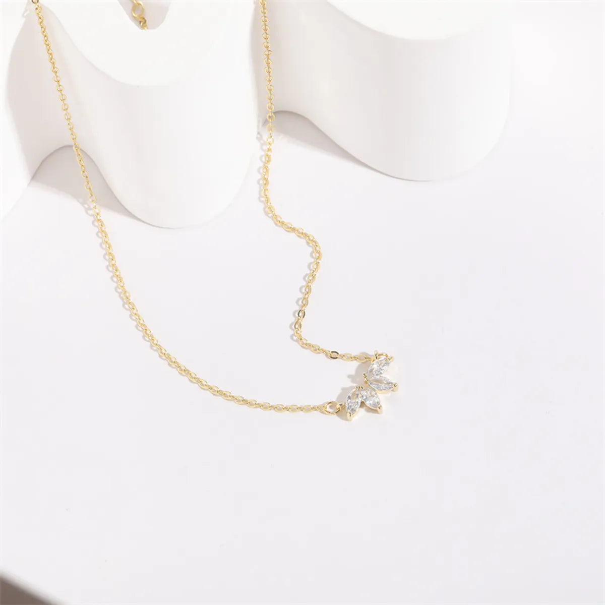 Fashion Flower Copper Gold Plated Zircon Pendant Necklace 1 Piece