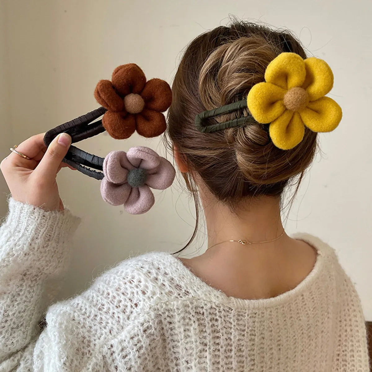 Fashion Flower Plush Hair Clip 1 Piece