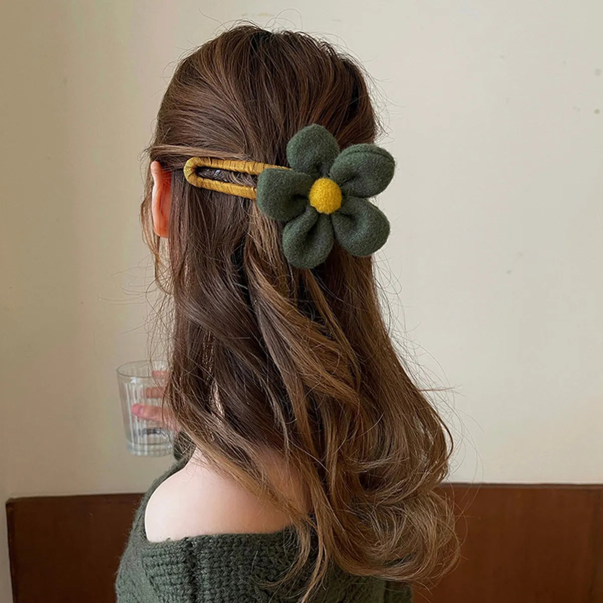 Fashion Flower Plush Hair Clip 1 Piece