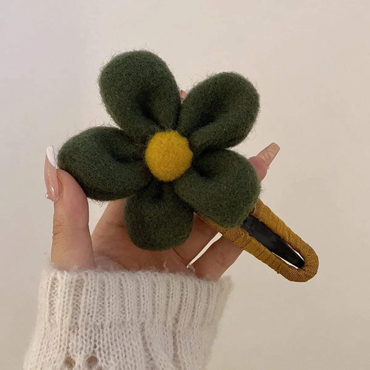 Fashion Flower Plush Hair Clip 1 Piece